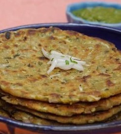 Image of Besan Jowar Thalipeeth and chutney on the side.